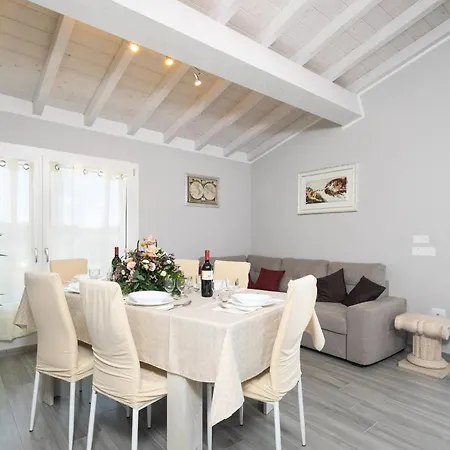 Villa Villino Le Viole By Vacavilla