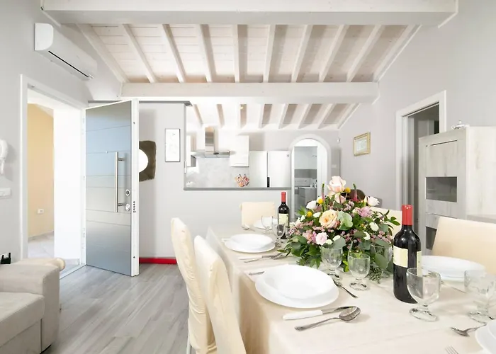 Villino Le Viole By Vacavilla Villa